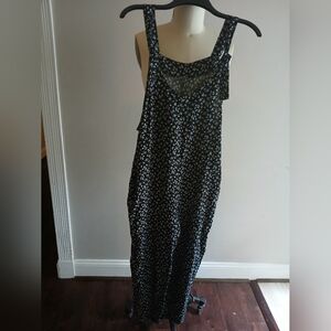 Black/White floral jumpsuit. Never worn with taha
